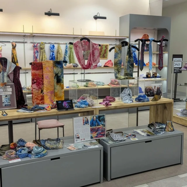 新しくなった川西阪急に出展いたします。⠀
今回は広い売り場でゆったりとご覧いただけます。⠀
⠀
会期:07/16(水)-07/22(火) ⠀
場所:【大阪】川西阪急1Fイベントスペース⠀
「染美堂期間限定販売会」⠀最終日は午後6時まで⠀
⠀
久々の川西です。この時期は初めてですがよろしくお願いします。小さめの額装やお部屋用のインテリアも今回はご用意しております。⠀
⠀
⠀
川西阪急HP⠀
https://www.hankyu-dept.co.jp/kawanishi/shopnews/detail/12666307_1847.html⠀
⠀
-----------------------⠀⠀⠀⠀⠀⠀⠀⠀⠀⠀
2025イベント予定⠀⠀⠀
⠀⠀⠀⠀⠀
◆07/16(水)-07/22(火) ⠀⠀⠀⠀⠀
【大阪】川西阪急 1階イベントスペース⠀⠀⠀⠀⠀
⠀⠀
◆07/30(水)-08/05(火) ⠀⠀⠀⠀⠀
【群馬】高崎高島屋 5Fリビング　イベントスペース⠀⠀
⠀⠀
◆08/13(水)-08/18(月) ⠀⠀⠀⠀⠀
【熊本】鶴屋 本館6階 大催事場⠀⠀
⠀⠀
◆08/28(木)-09/02(火) ⠀⠀⠀⠀⠀
【大阪】京阪守口7階 ギャラリー⠀⠀
⠀⠀
◆09/03(水)-09/08(月) ⠀⠀⠀⠀⠀
【東京】松坂屋上野店 6階催事場⠀⠀⠀
⠀
◆09/10(水)-09/16(火) ⠀⠀⠀⠀
【大阪】近鉄百貨店上本町店2F プラグスマーケット⠀
⠀
⠀
（百貨店のホームページ等をご確認ください）⠀⠀⠀⠀
-----------------------⠀⠀⠀⠀⠀⠀⠀⠀⠀⠀⠀⠀⠀
#川西阪急スクエア #川西阪急 #川西⠀
#川西能勢口⠀
⠀
#染色 #dyeing⠀⠀⠀⠀⠀⠀⠀⠀⠀⠀⠀⠀⠀⠀⠀⠀⠀⠀⠀⠀⠀⠀⠀⠀⠀⠀⠀⠀⠀⠀⠀
#墨流し #墨流し染め #marbling #現代風墨流し⠀⠀⠀⠀⠀⠀⠀⠀⠀⠀⠀⠀⠀⠀⠀⠀⠀⠀⠀⠀⠀⠀⠀⠀⠀⠀⠀⠀⠀⠀
#アート #アート好きな人とつながりたい #art #artwork⠀⠀⠀⠀⠀⠀⠀⠀⠀⠀⠀⠀⠀⠀⠀⠀⠀⠀⠀⠀⠀⠀⠀⠀⠀⠀⠀⠀⠀⠀
#madeinjapan #工芸品⠀⠀⠀⠀⠀⠀⠀⠀⠀⠀⠀⠀⠀⠀⠀⠀⠀⠀⠀⠀⠀⠀⠀
⠀⠀⠀⠀⠀⠀⠀⠀⠀⠀⠀⠀⠀⠀⠀
⠀⠀⠀⠀⠀⠀⠀⠀⠀⠀⠀⠀⠀⠀⠀⠀⠀⠀⠀⠀⠀⠀⠀⠀⠀⠀⠀⠀
#染美堂 #senbidou ⠀⠀⠀ ⠀⠀⠀⠀⠀⠀⠀⠀⠀⠀⠀⠀⠀⠀⠀⠀⠀⠀⠀⠀⠀⠀⠀⠀⠀⠀⠀⠀⠀⠀⠀⠀
#葛城市⠀#奈良 #奈良県 #nara⠀⠀⠀⠀⠀⠀⠀⠀⠀⠀⠀⠀⠀⠀⠀⠀⠀⠀⠀⠀⠀⠀⠀⠀⠀⠀
#職人展　#ハンドメイド　#handmade
