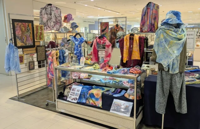 本日より半年ぶりの高崎高島屋に出展いたします。⠀
画廊前でゆったりとご覧いただけます。⠀
⠀
会期:07/30(水)-08/05(火) ⠀
場所:【群馬】高崎高島屋5F特設会場⠀
「染美堂期間限定販売会」⠀最終日は午後5時まで⠀
⠀
額装や紳士服や色紙も多めです。⠀
8/5までお待ちしております。⠀
⠀
⠀
-----------------------⠀⠀⠀⠀⠀⠀⠀⠀⠀⠀
2025イベント予定⠀⠀⠀⠀
⠀⠀
◆07/30(水)-08/05(火) ⠀⠀⠀⠀⠀
【群馬】高崎高島屋 5Fリビング　イベントスペース⠀⠀
⠀⠀
◆08/13(水)-08/18(月) ⠀⠀⠀⠀⠀
【熊本】鶴屋 本館6階 大催事場⠀⠀
⠀⠀
◆08/28(木)-09/02(火) ⠀⠀⠀⠀⠀
【大阪】京阪守口7階 ギャラリー⠀⠀
⠀⠀
◆09/03(水)-09/08(月) ⠀⠀⠀⠀⠀
【東京】松坂屋上野店 6階催事場⠀⠀⠀
⠀
◆09/10(水)-09/16(火) ⠀⠀⠀⠀
【大阪】近鉄百貨店上本町店2F プラグスマーケット⠀
⠀
⠀
（百貨店のホームページ等をご確認ください）⠀⠀⠀⠀
-----------------------⠀⠀⠀⠀⠀⠀⠀⠀⠀⠀⠀⠀⠀
#高崎高島屋 #高島屋⠀
#高崎⠀
⠀
#染色 #dyeing⠀⠀⠀⠀⠀⠀⠀⠀⠀⠀⠀⠀⠀⠀⠀⠀⠀⠀⠀⠀⠀⠀⠀⠀⠀⠀⠀⠀⠀⠀⠀
#墨流し #墨流し染め #marbling #現代風墨流し⠀⠀⠀⠀⠀⠀⠀⠀⠀⠀⠀⠀⠀⠀⠀⠀⠀⠀⠀⠀⠀⠀⠀⠀⠀⠀⠀⠀⠀⠀
#アート #アート好きな人とつながりたい #art #artwork⠀⠀⠀⠀⠀⠀⠀⠀⠀⠀⠀⠀⠀⠀⠀⠀⠀⠀⠀⠀⠀⠀⠀⠀⠀⠀⠀⠀⠀⠀
#madeinjapan #工芸品⠀⠀⠀⠀⠀⠀⠀⠀⠀⠀⠀⠀⠀⠀⠀⠀⠀⠀⠀⠀⠀⠀⠀
⠀⠀⠀⠀⠀⠀⠀⠀⠀⠀⠀⠀⠀⠀⠀
⠀⠀⠀⠀⠀⠀⠀⠀⠀⠀⠀⠀⠀⠀⠀⠀⠀⠀⠀⠀⠀⠀⠀⠀⠀⠀⠀⠀
#染美堂 #senbidou ⠀⠀⠀ ⠀⠀⠀⠀⠀⠀⠀⠀⠀⠀⠀⠀⠀⠀⠀⠀⠀⠀⠀⠀⠀⠀⠀⠀⠀⠀⠀⠀⠀⠀⠀⠀
#葛城市⠀#奈良 #奈良県 #nara⠀⠀⠀⠀⠀⠀⠀⠀⠀⠀⠀⠀⠀⠀⠀⠀⠀⠀⠀⠀⠀⠀⠀⠀⠀⠀
#職人展　#ハンドメイド　#handmade